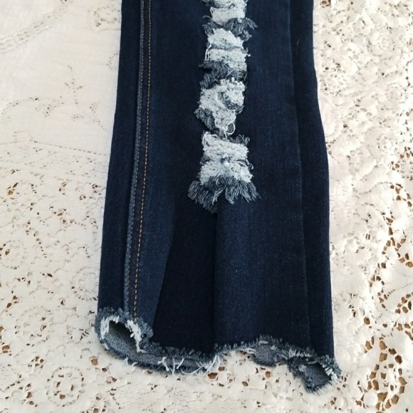 Torn jeans - Picture 2 of 5